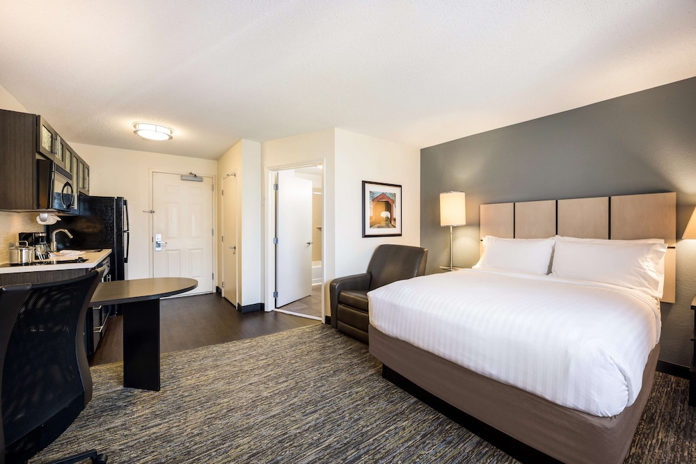 STUDIO, SUITE, QUEEN BED
