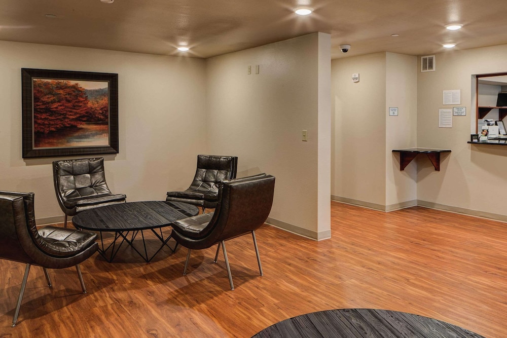 WoodSpring Suites Columbus NE I-270 Airport 36/38