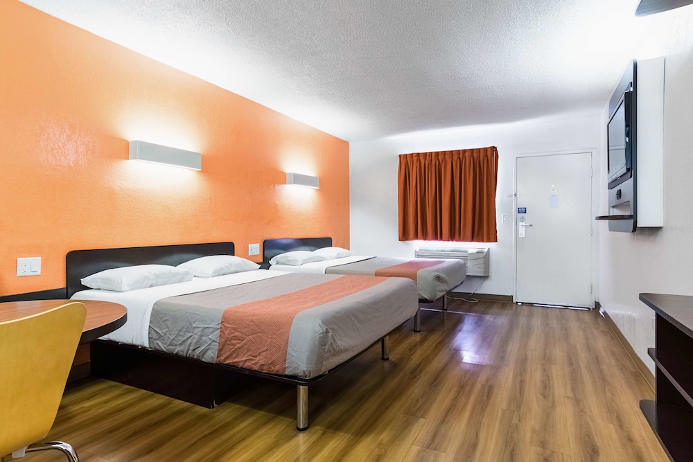 Motel6 Long Beach, CA - International City 18/38