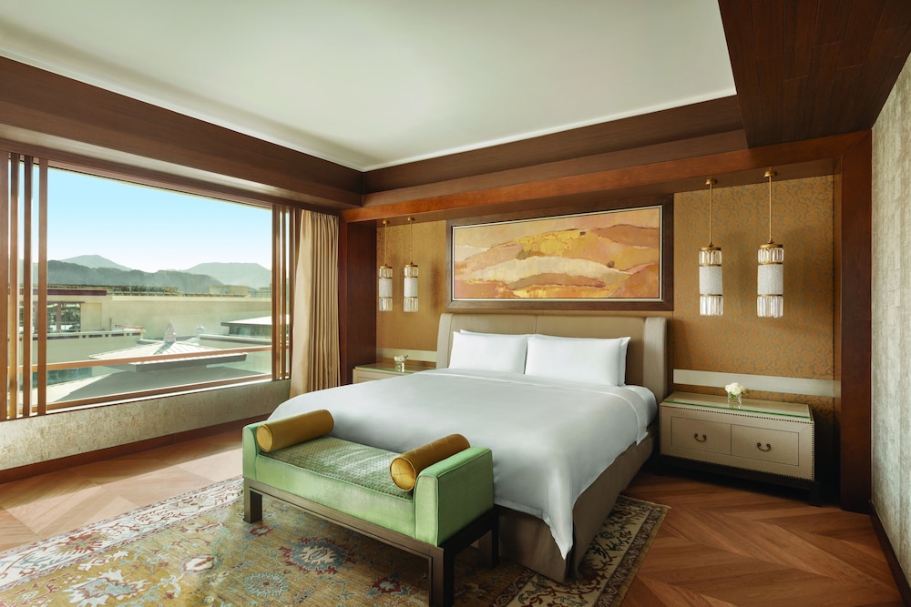 Shangri-La Lhasa 18/50