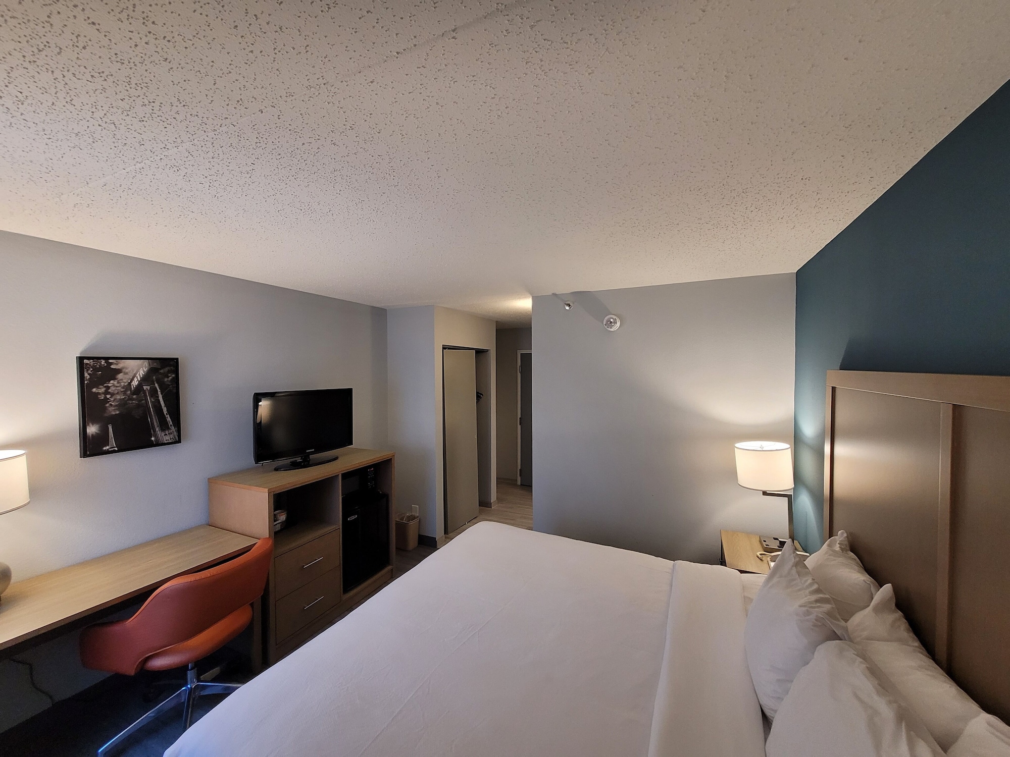 ROOM, QUEEN BED, ACCESSIBLE