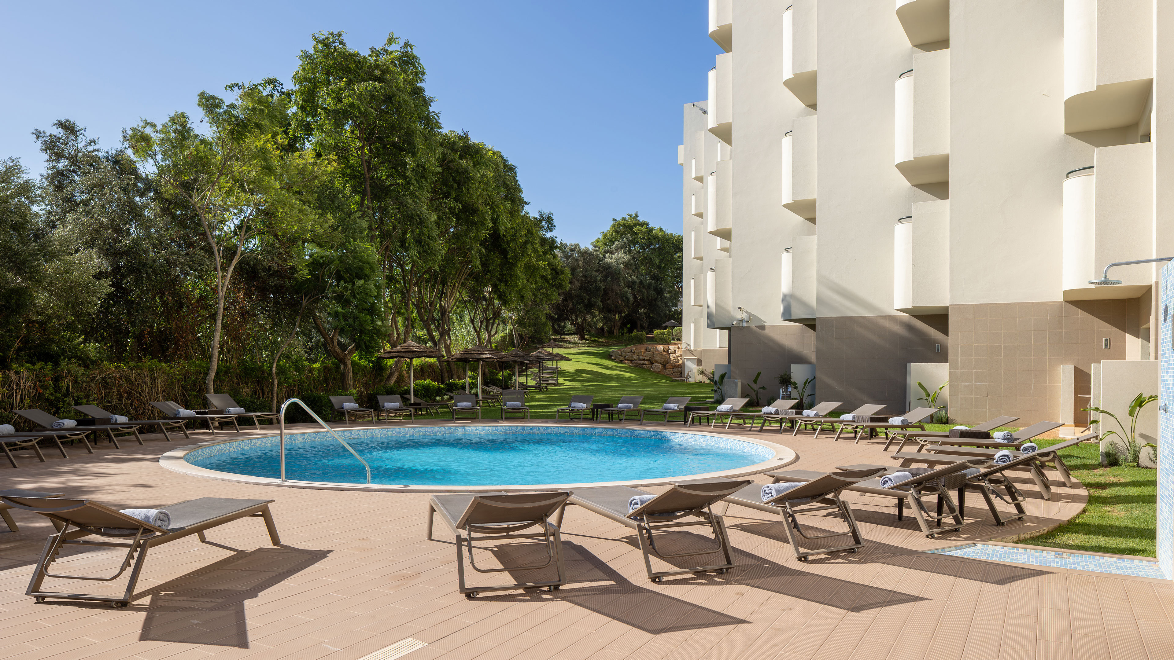 Holiday Inn Algarve Albufeira by IHG 76/79