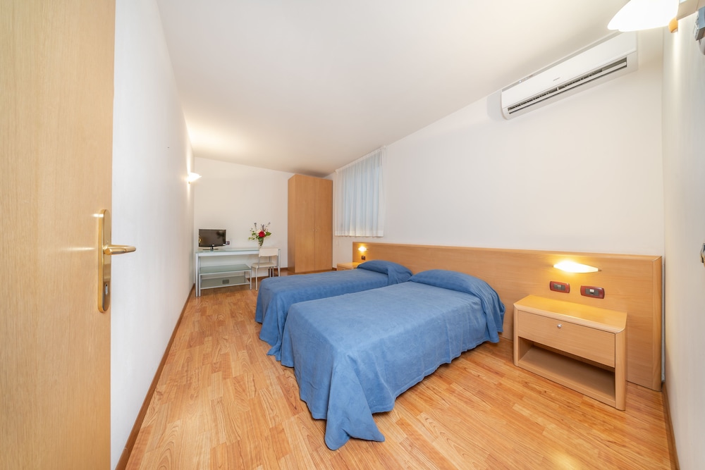 Hotel Karinhall 13/64