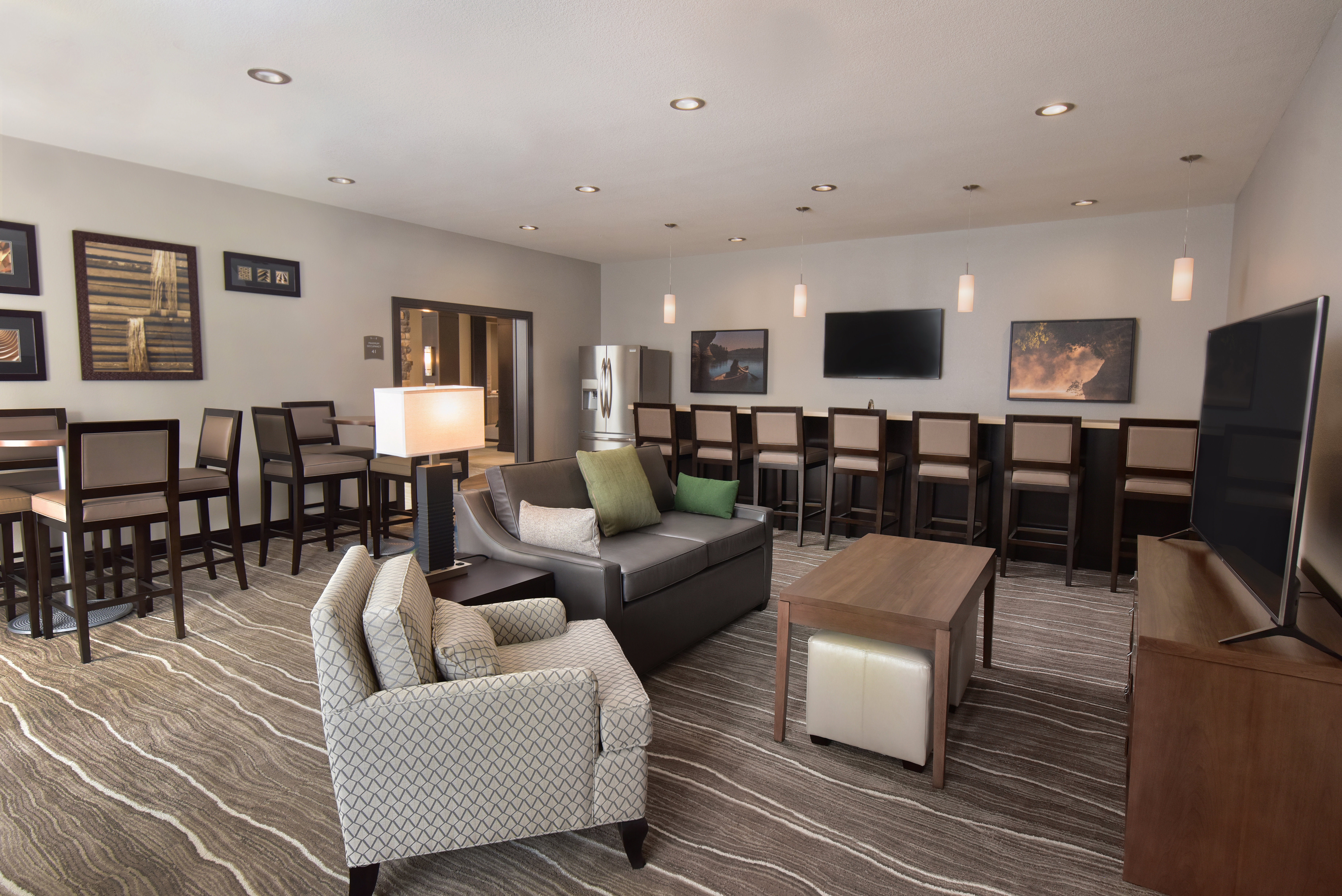 Staybridge Suites Wisconsin Dells - Lake Delton 35/58