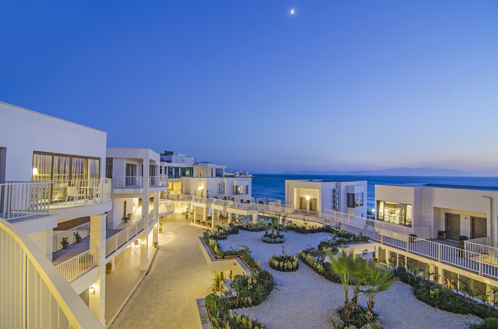 Ladies Beach Residence Hotel 64/68