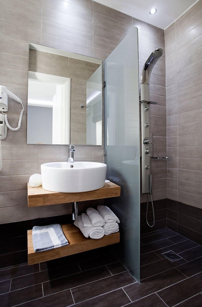 Fresh Boutique Hotel 56/58