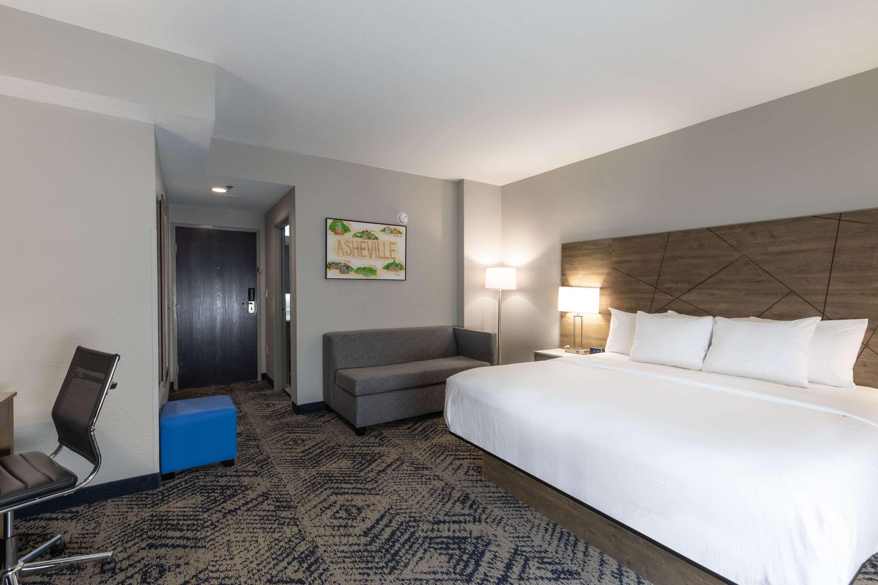 SUITE, KING BED