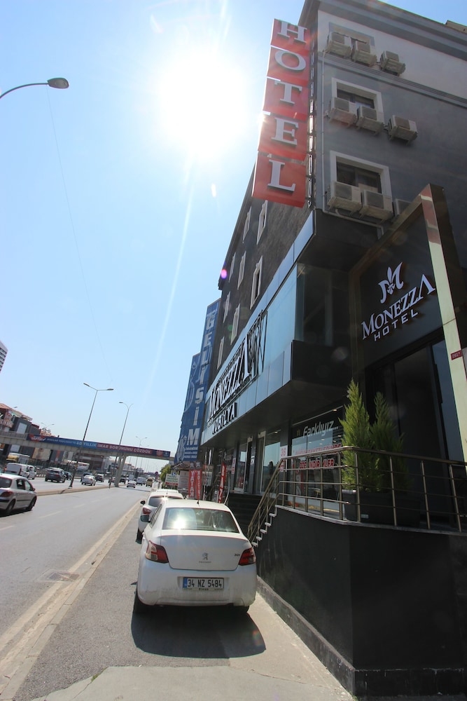 Monezza Hotel 38/50