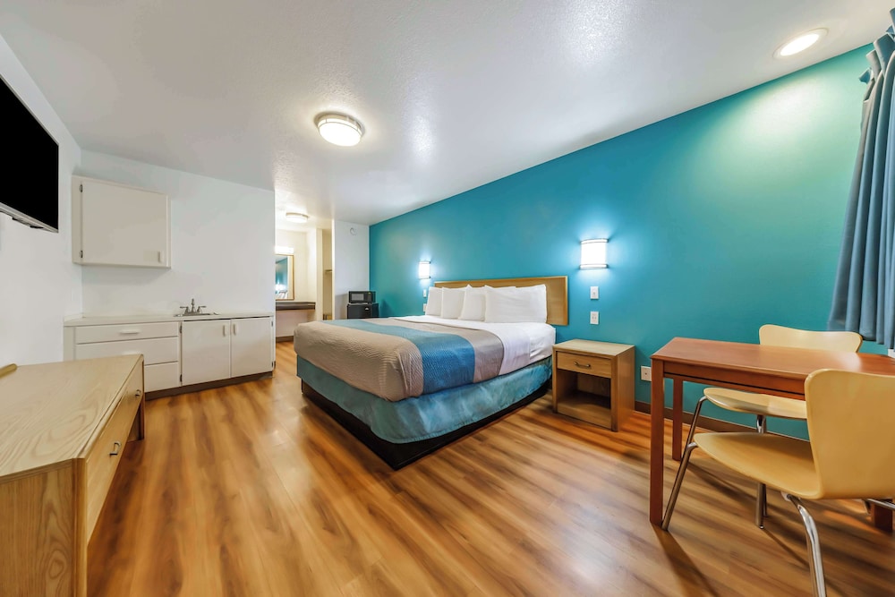 Motel6 Canby, OR 7/25
