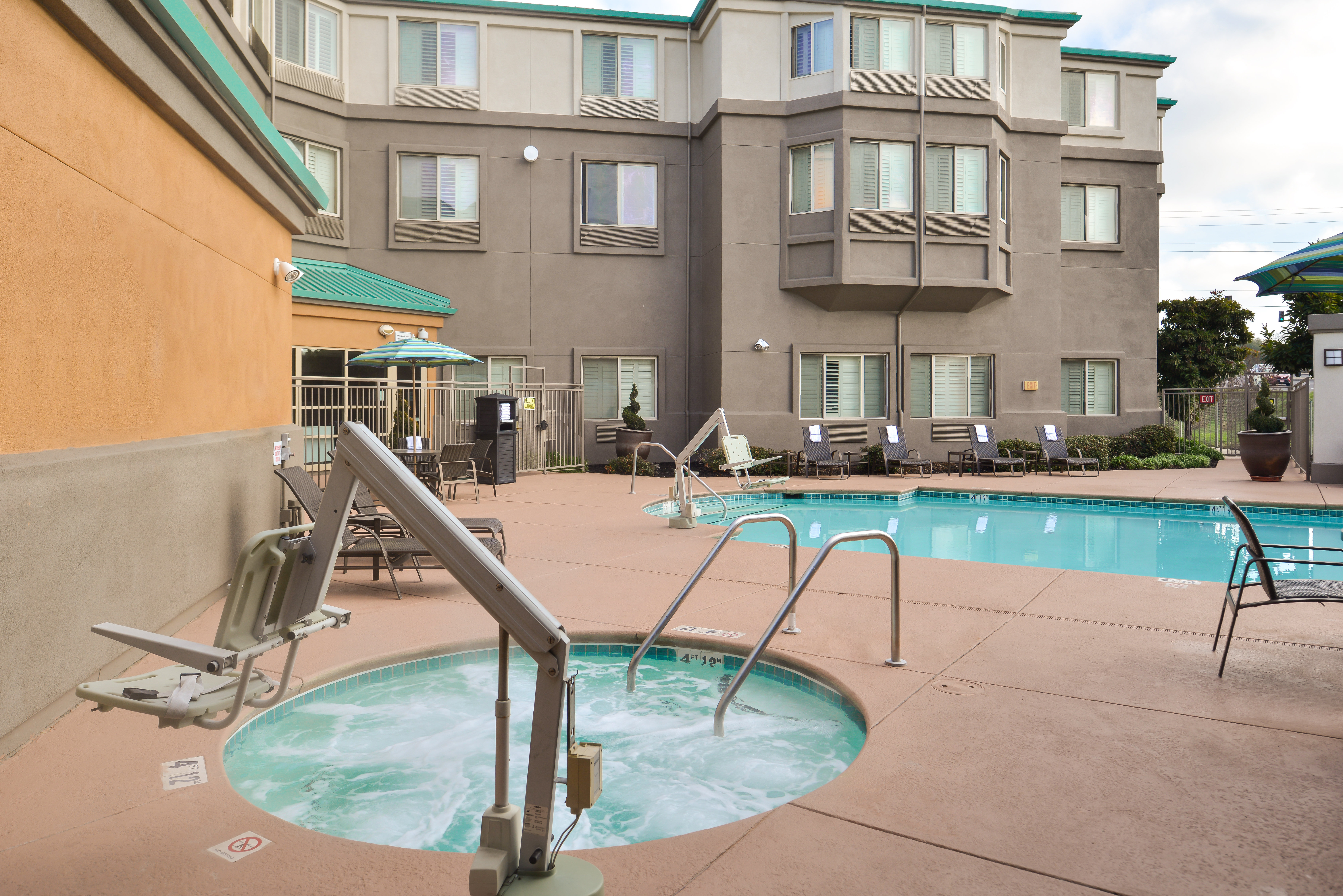 Holiday Inn Express Hotel Suites Elk Grove Ctrl Sacramento S An Ihg Hotel 42/42