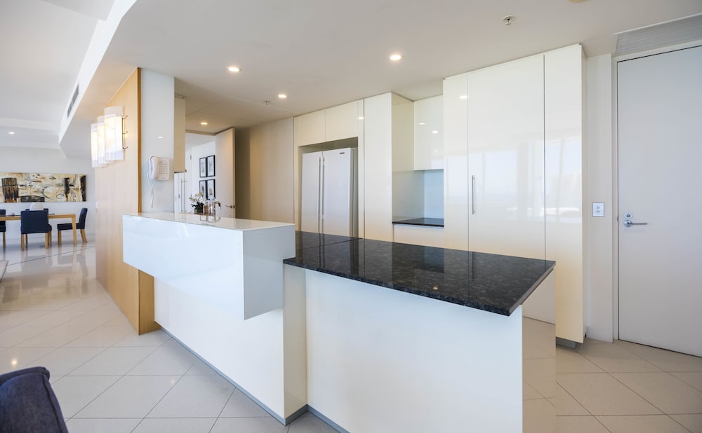 Aria Apartments 11/76