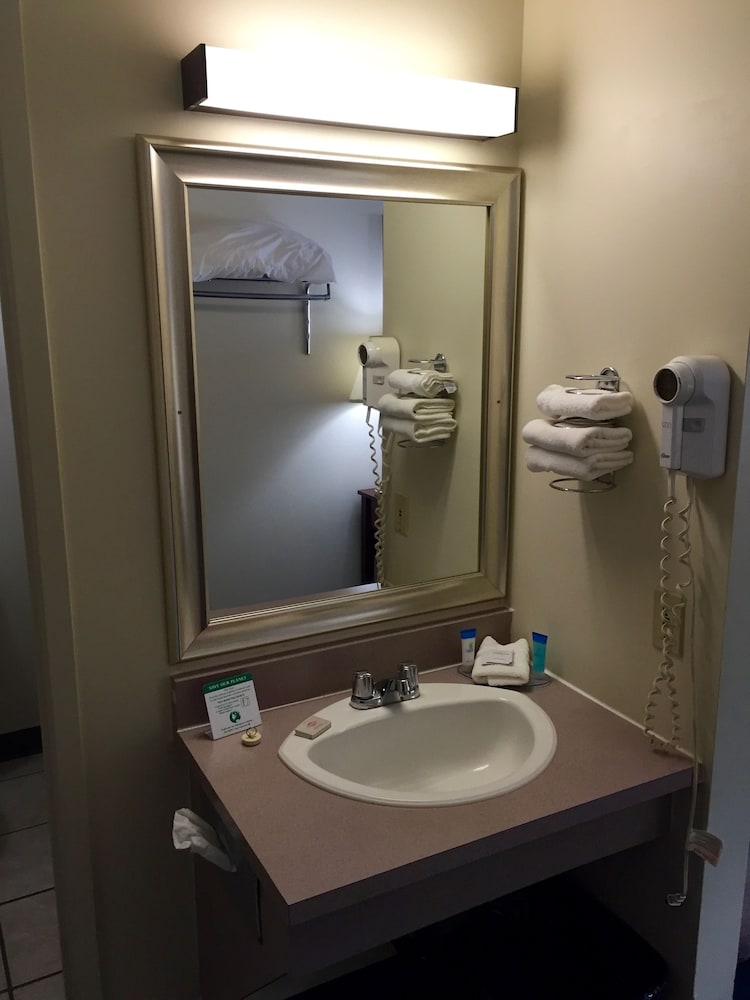 Colonial Inn 34/62