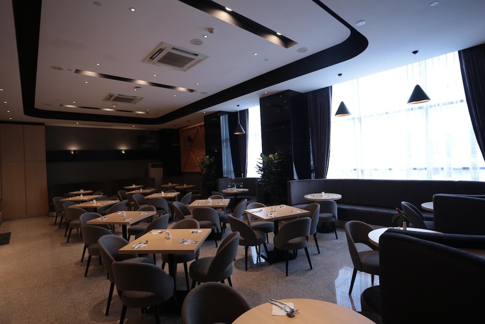 Imperial Riverbank Hotel 30/30