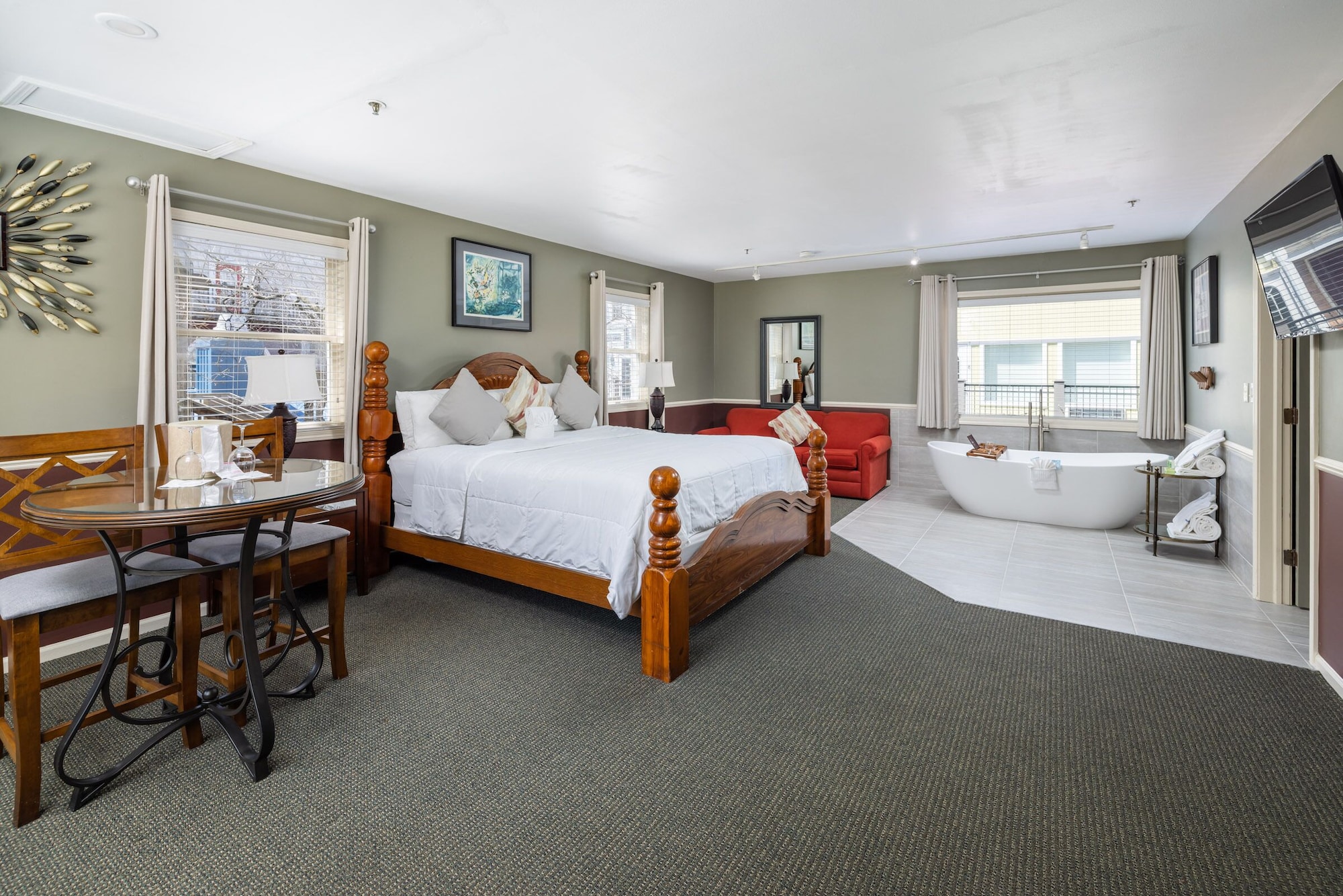 Downtown, Deluxe, King Bed, Sofa