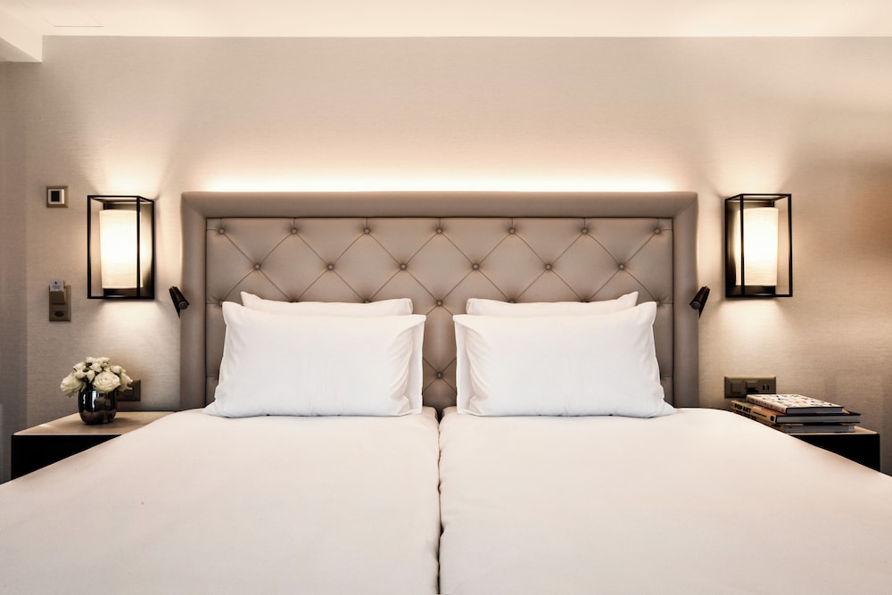 DELUXE, TWIN BEDS, PANORAMIC VIEW