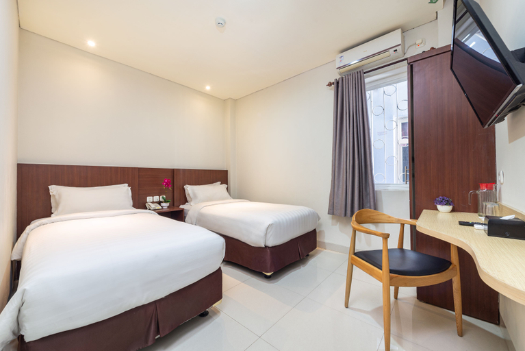 Superior, Life Hotel Soekarno Hatta Makassar 2/3