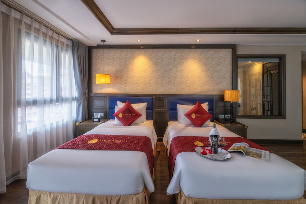 DELUXE, TWIN BEDS, CITY VIEW