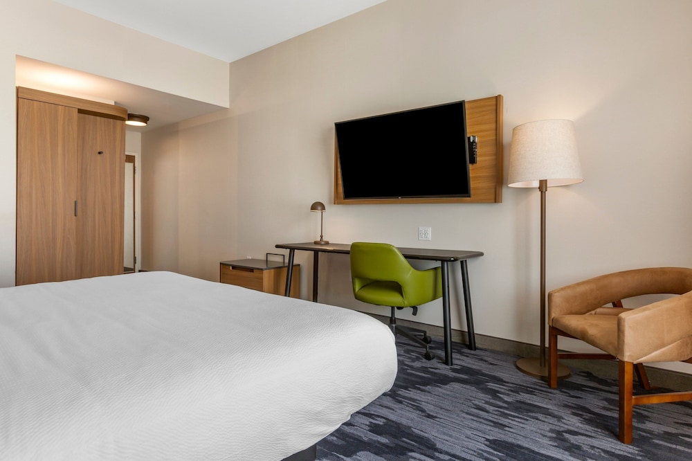 ROOM, KING BED