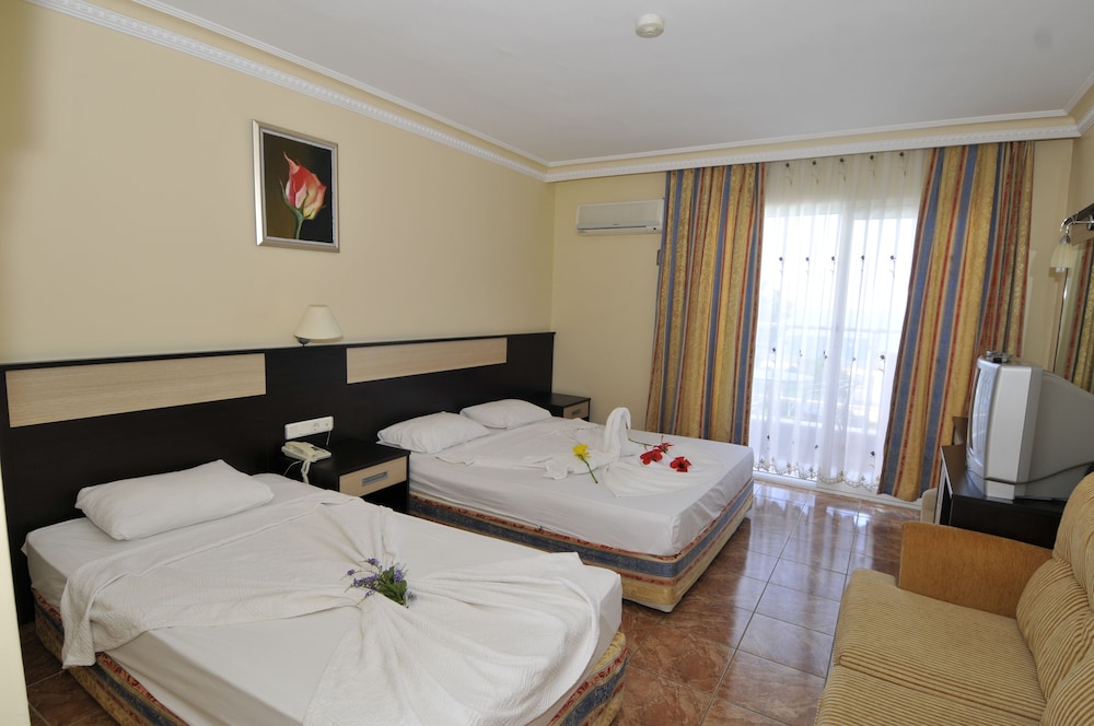 First Class Hotel 8/34