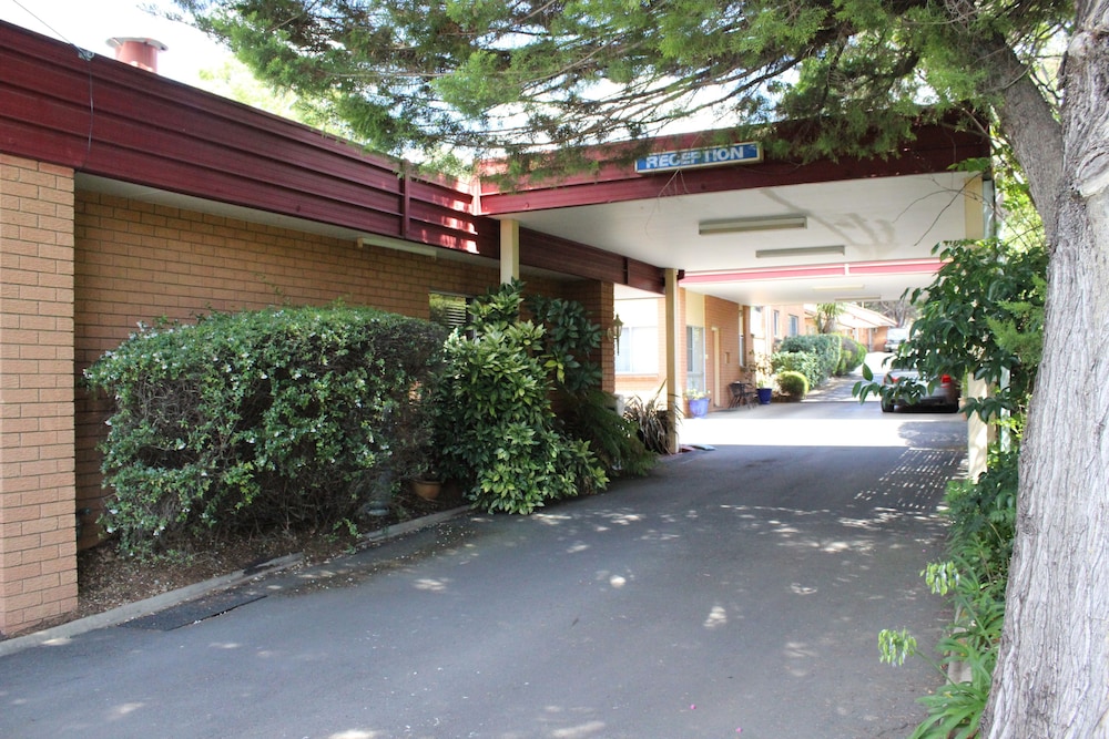 Westwood Motor Inn 5/50