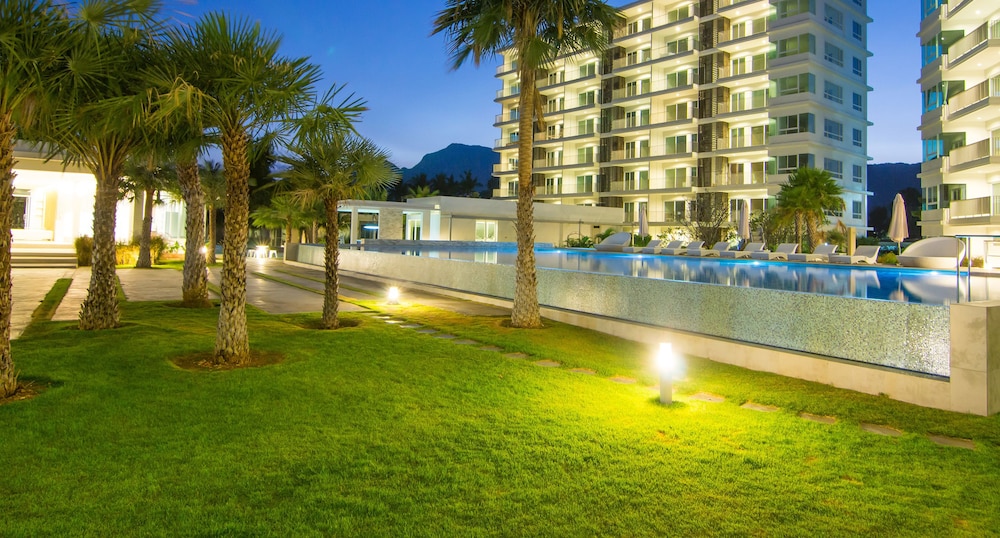 The Sea Condominium 62/67