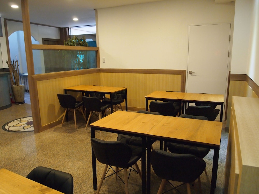 Traum Hotel &amp; Condo 42/55