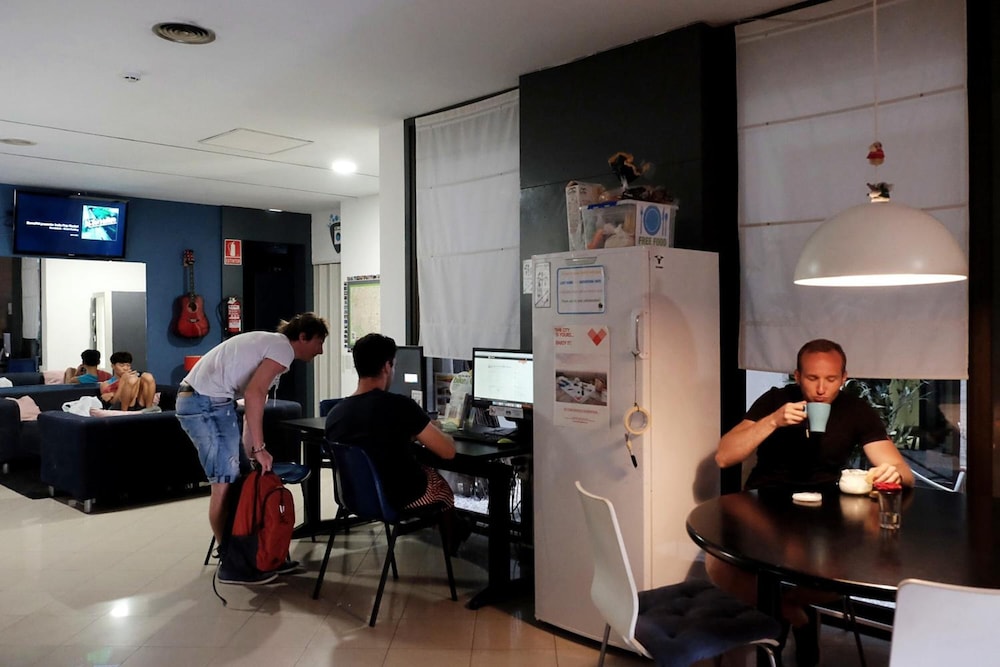 Alternative Creative Youth Hostel Barcelona 36/50