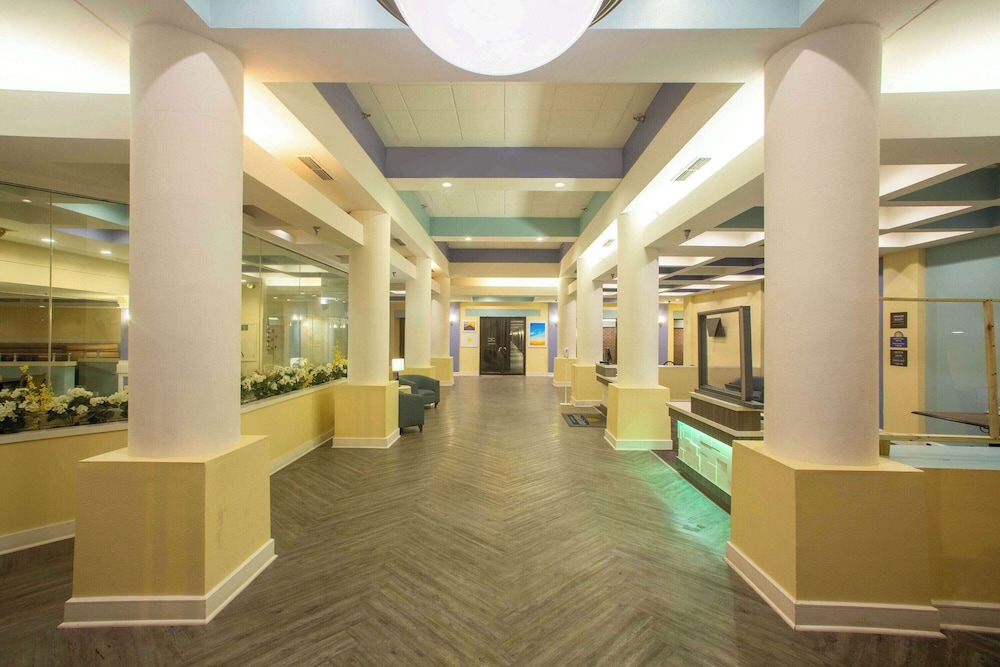 Days Inn By Wyndham Mobile I-65 13/25