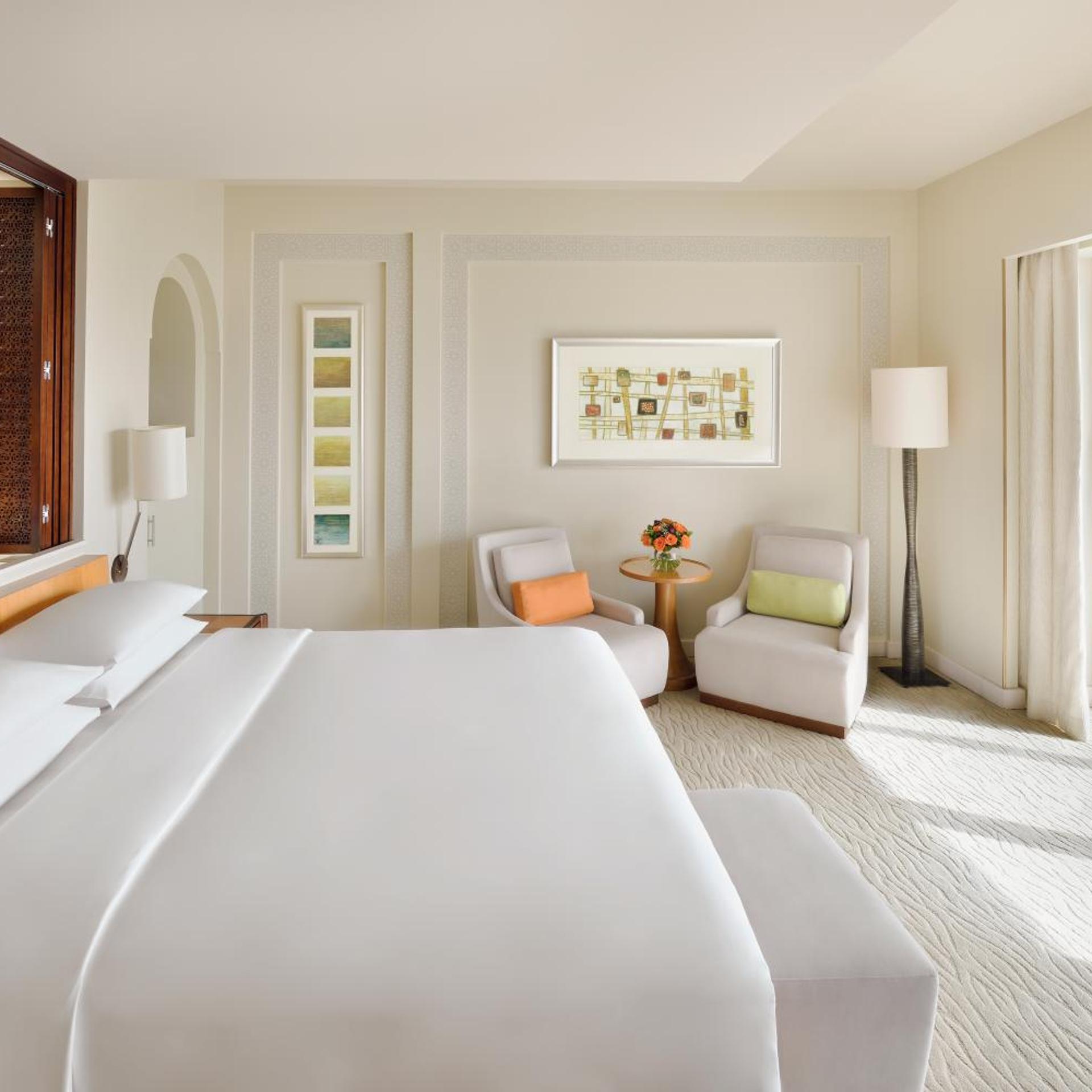 Suite, King Bed, Lagoon View