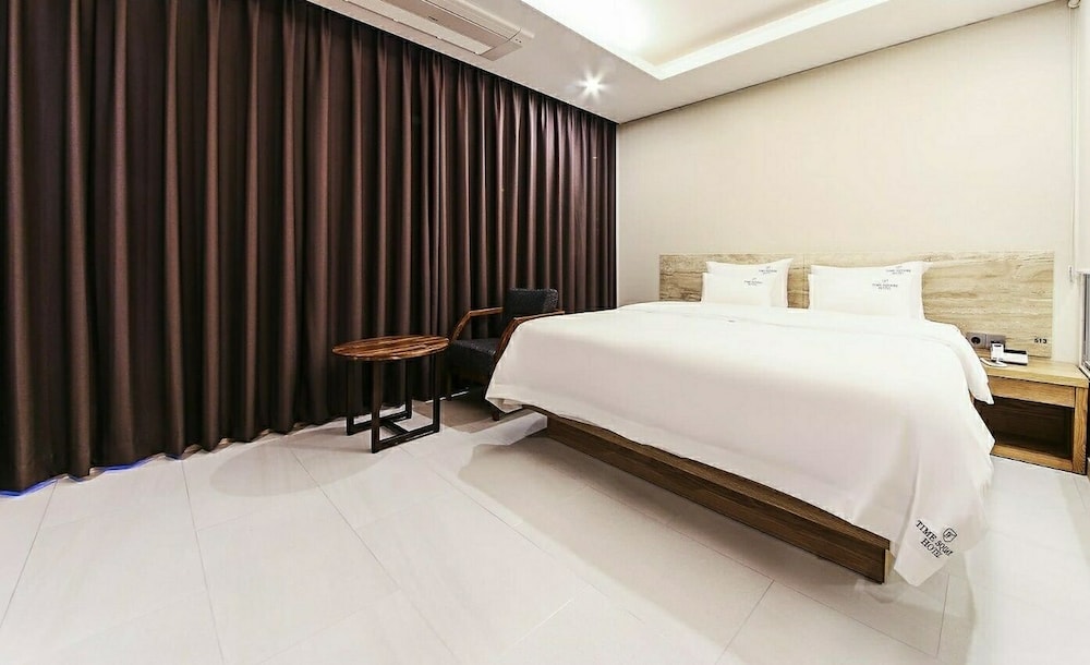 Time Square Hotel 8/25