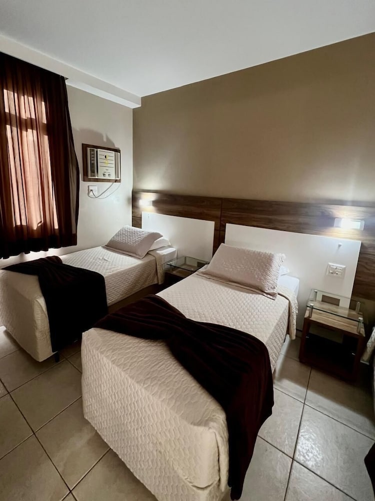 DELUXE, TWIN BEDS