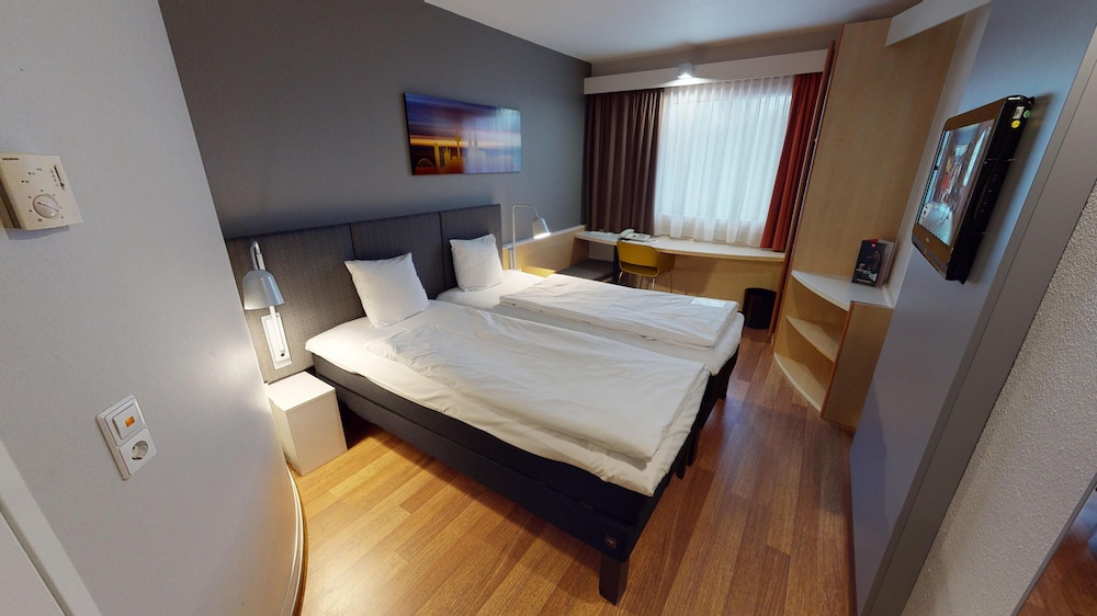 Ibis Cologne Airport Hotel 16/50