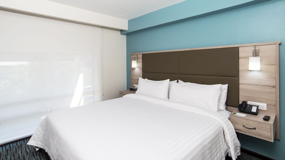 Standard, Queen Bed
