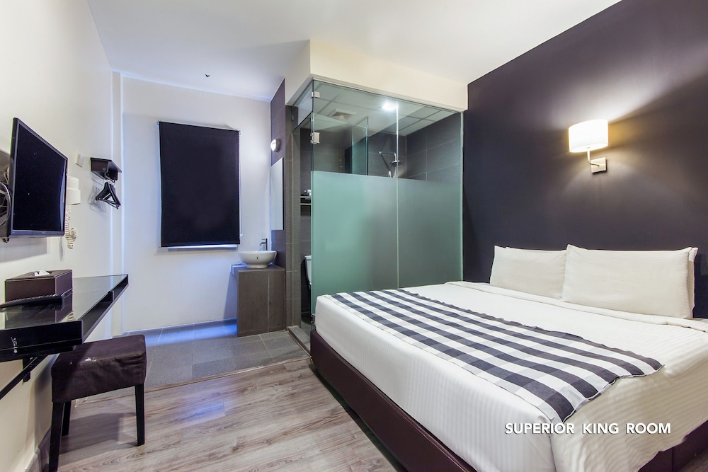SUPERIOR, KING BED