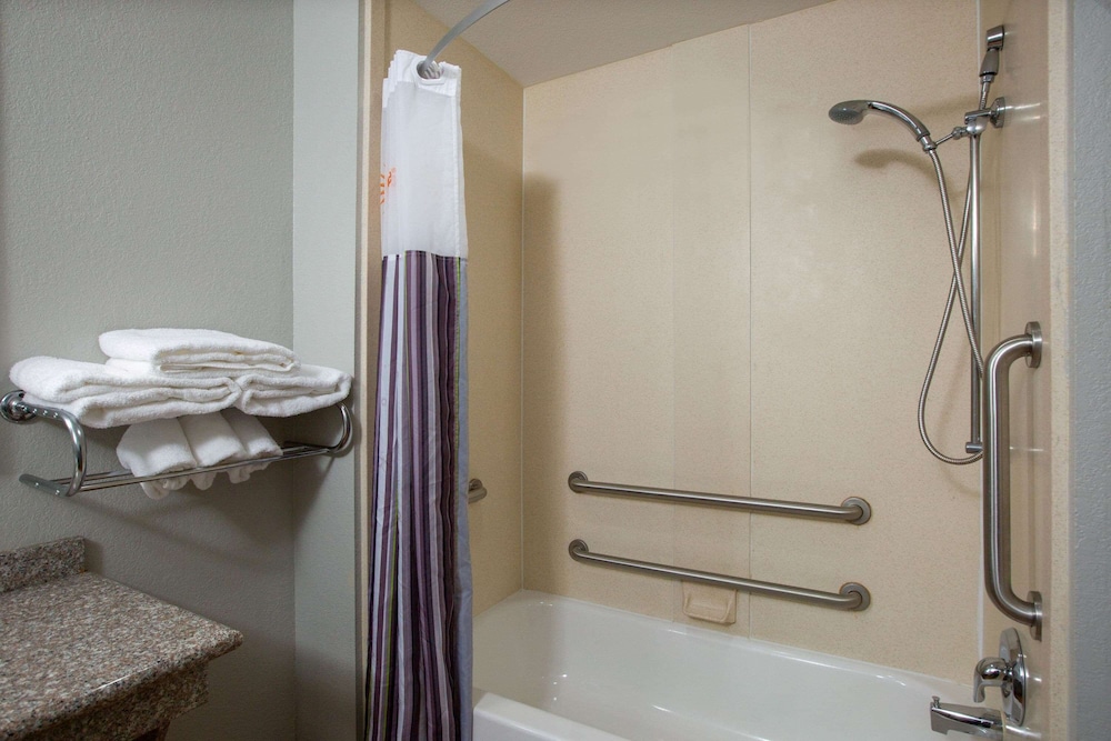 La Quinta Inn & Suites by Wyndham Tupelo 10/48