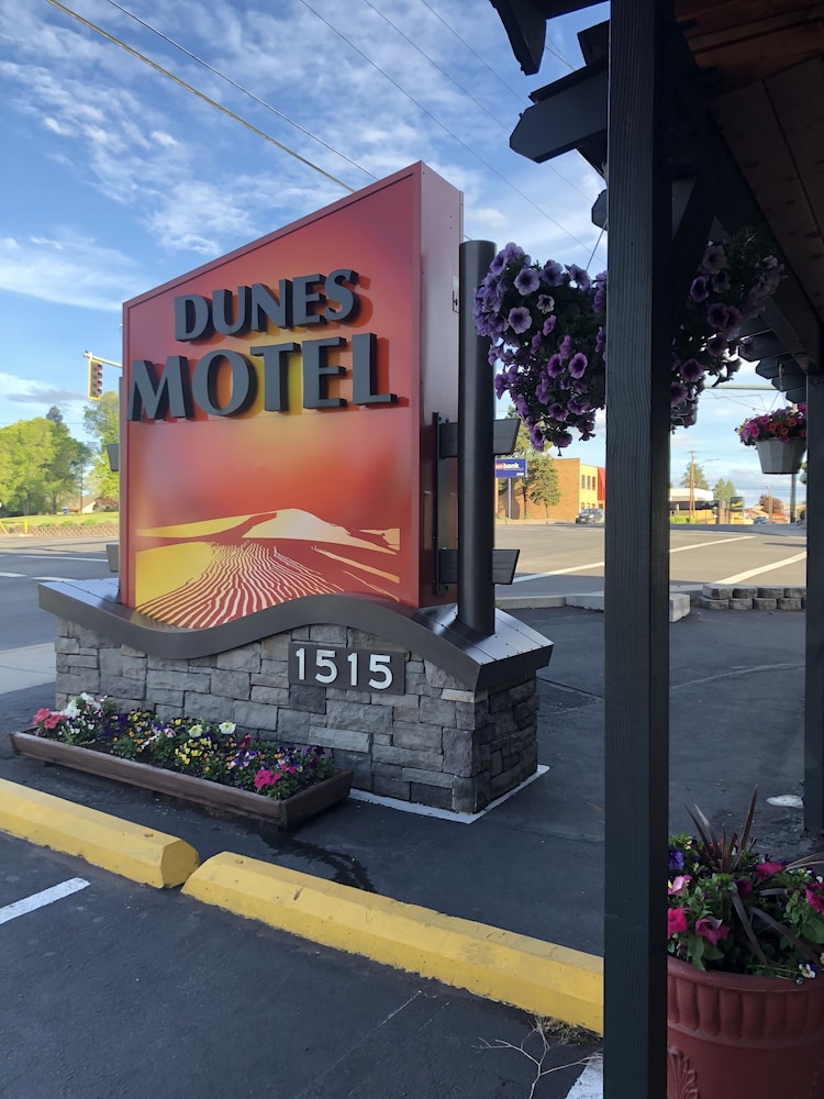 Dunes Motel 3/71