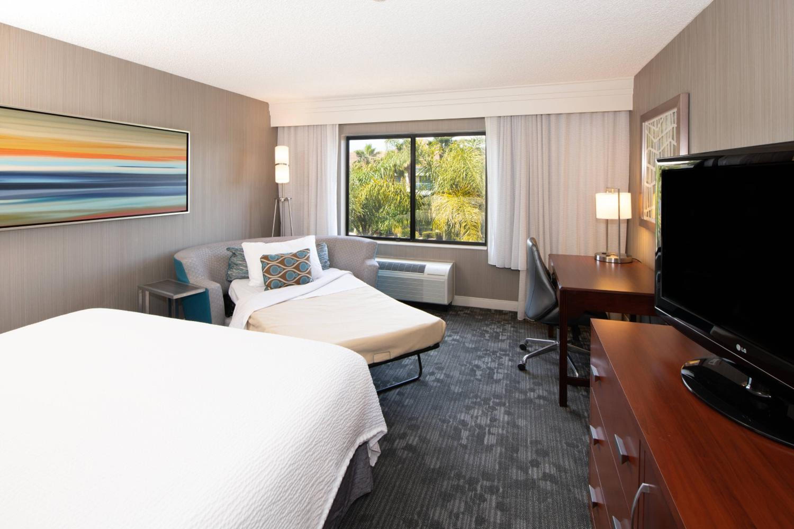 Room at Courtyard By Marriott Oakland Airport, OAKLAND - CA