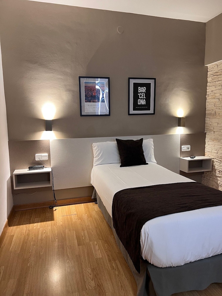 INTERIOR, SINGLE