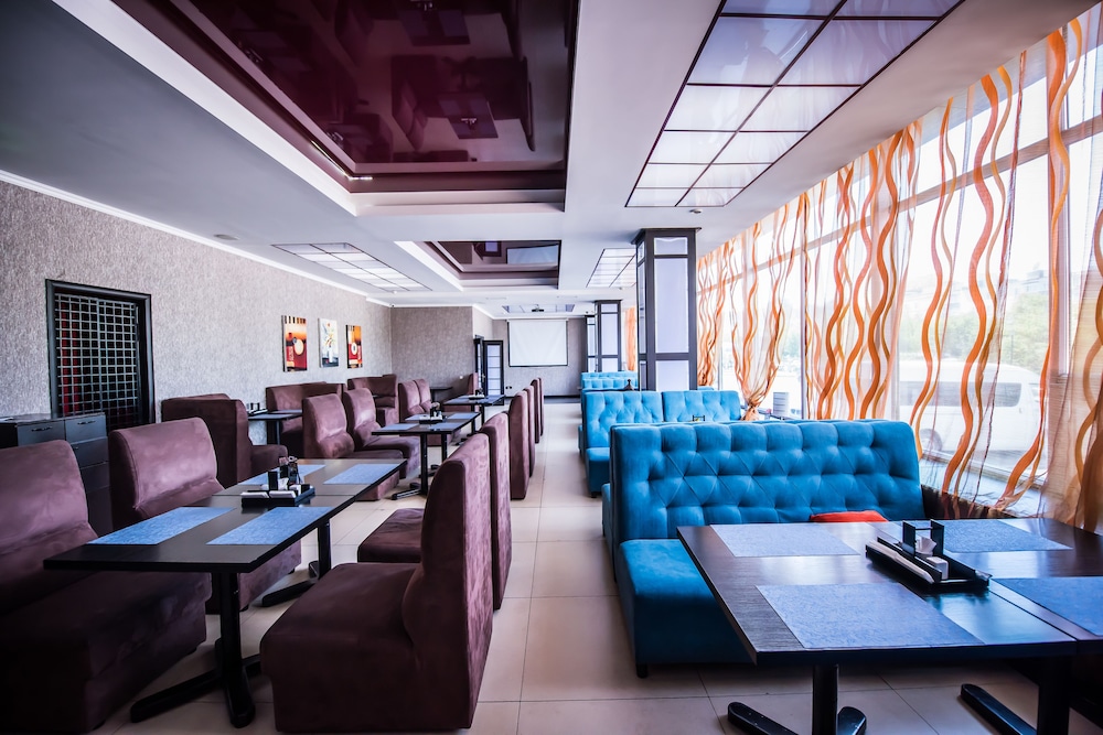 G Empire Hotel 52/66