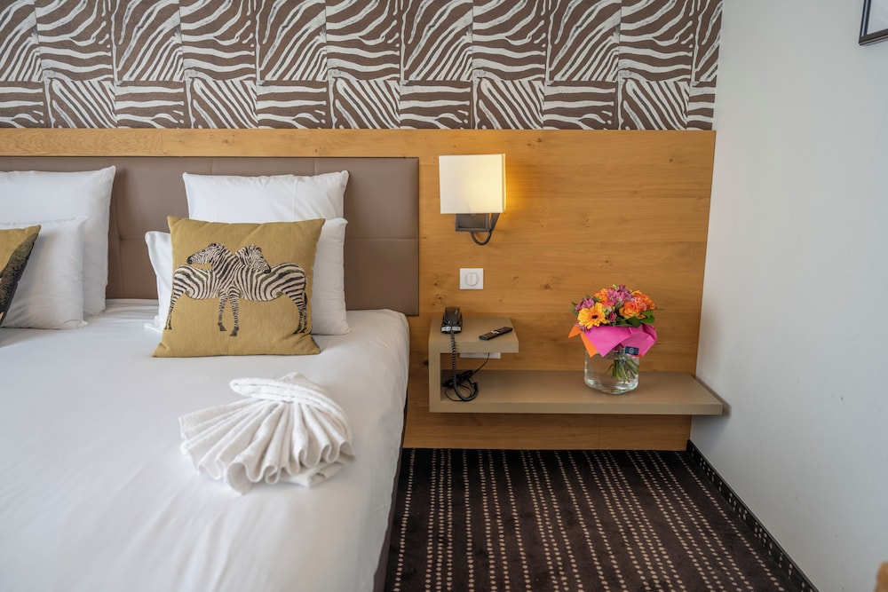 Brit Hotel Lodge 11/50