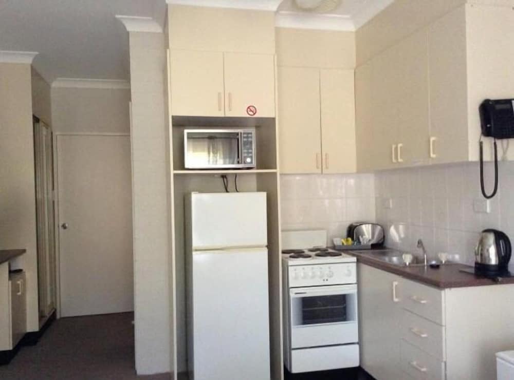 MOLLYMOOK PARADISE HAVEN MOTEL 37/39