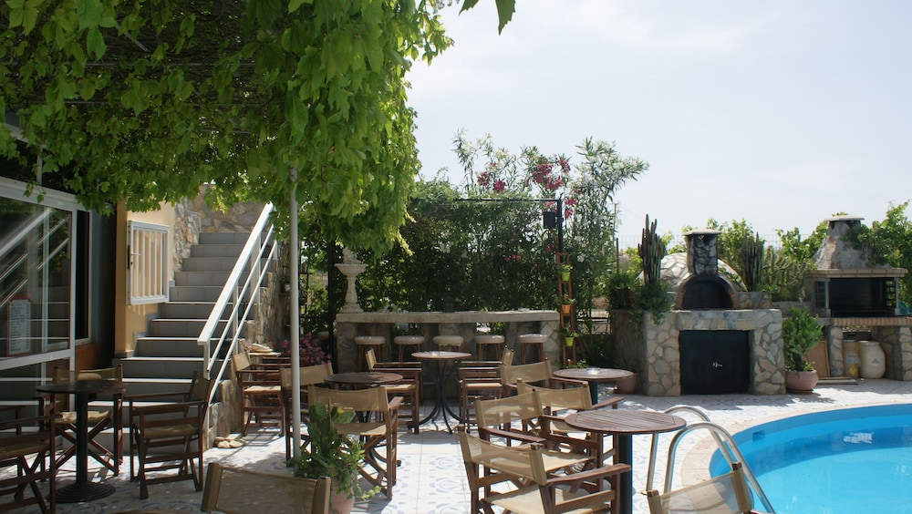 Roxani Hotel 25/32