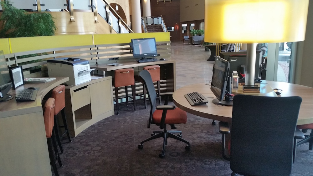 Sheraton Suites Calgary Eau Claire 52/52