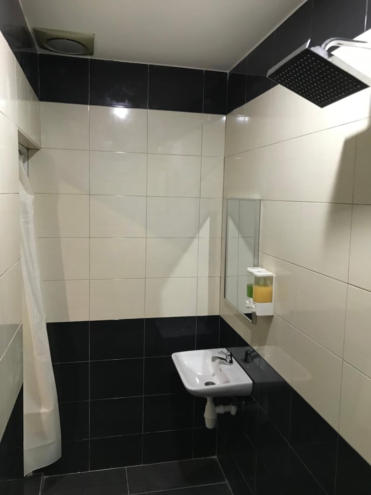 Seri Kangsar KK Hotel 30/34