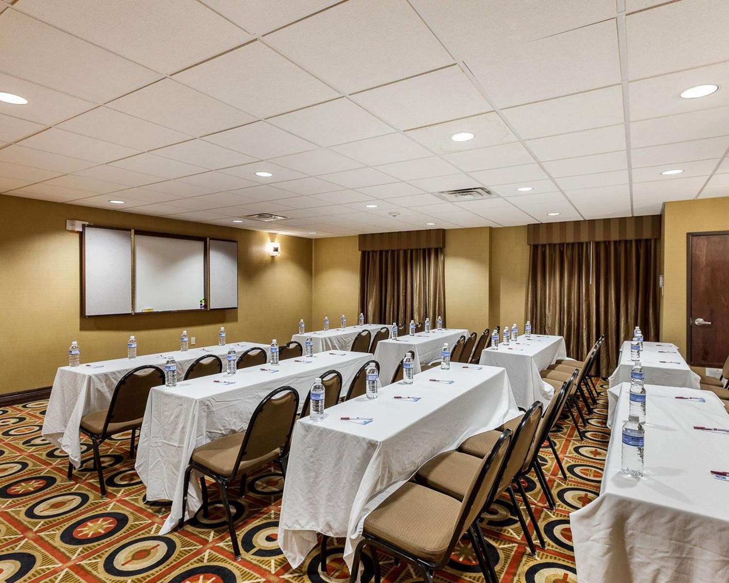 Comfort Suites Plano - Dallas North 19/24