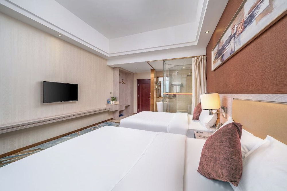 Grand Hyatt International Hotel & Free Airport Shuttle, Free VPN, Penguin Airport Hotel. 5/10