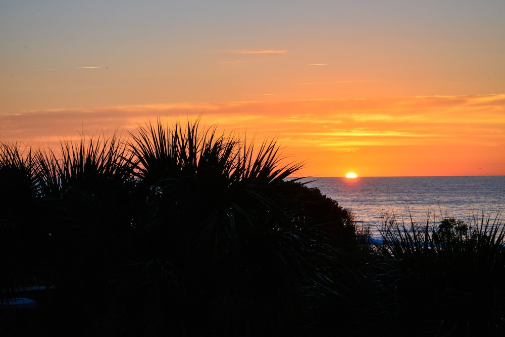Monterey Bay Suites photo2