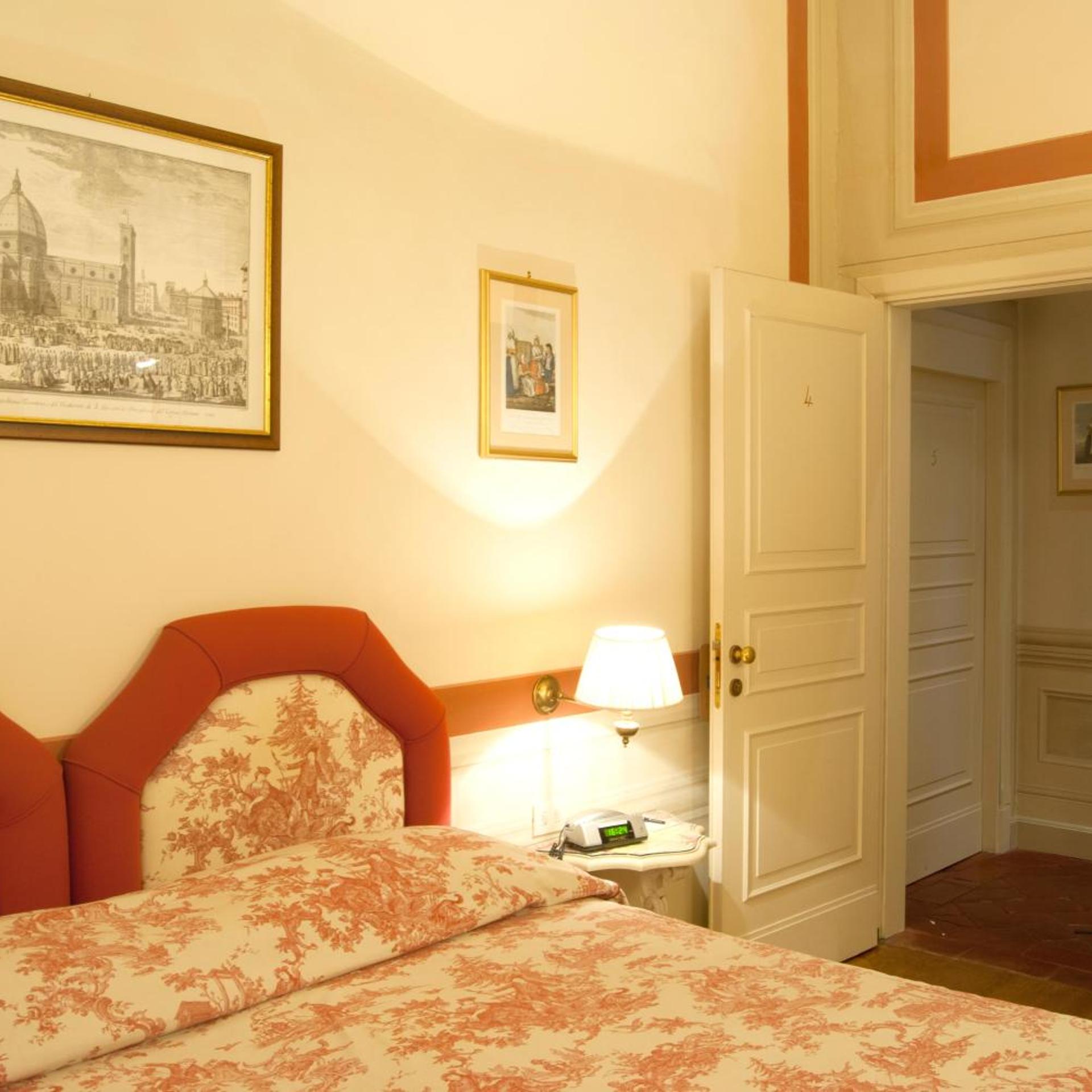 غرفة بسرير مزدوج أو سريرين منفصلين، Palazzo Niccolini Al Duomo 2/10