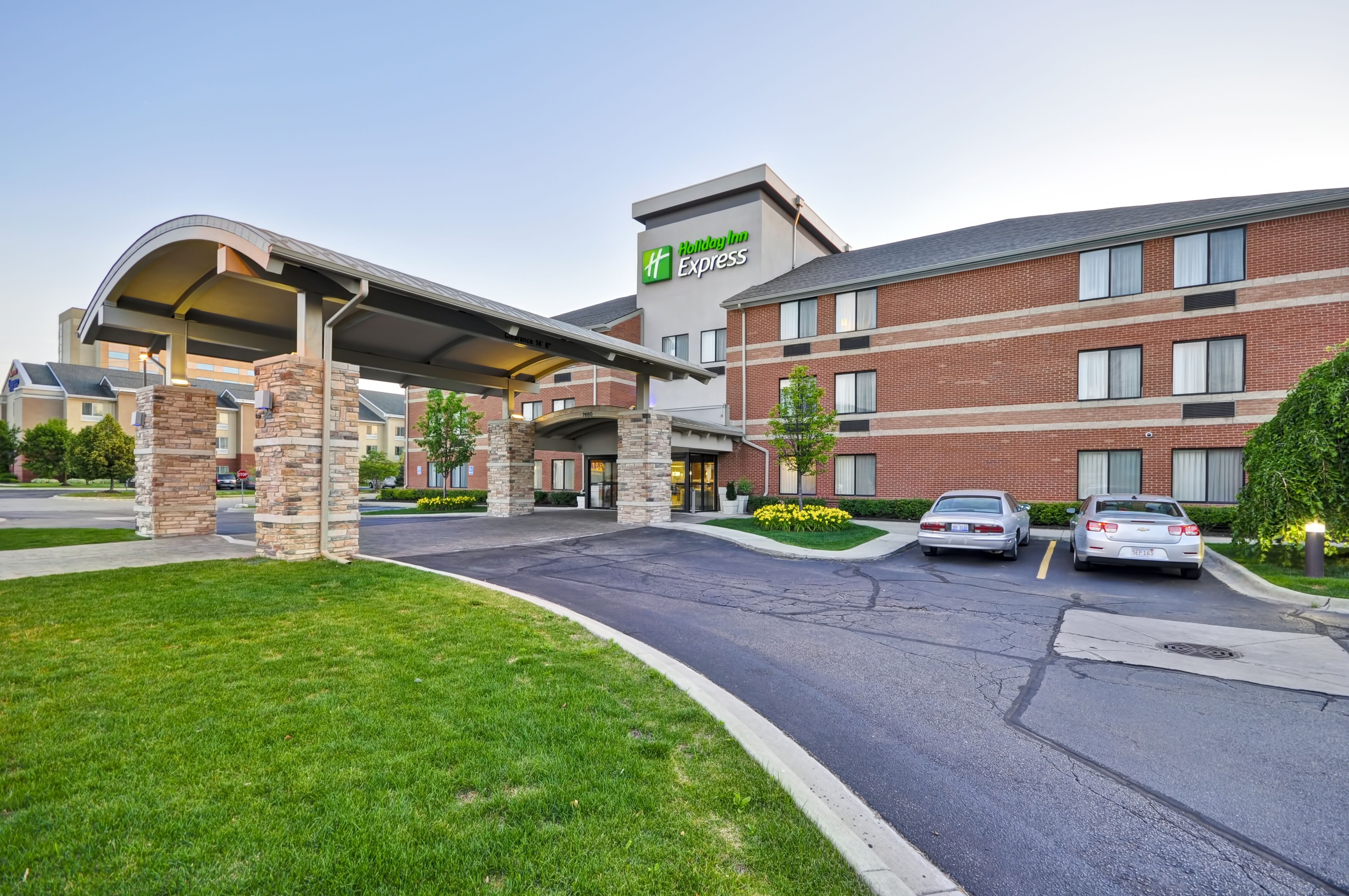Holiday Inn Express Romulus / Detroit Airport 45/46