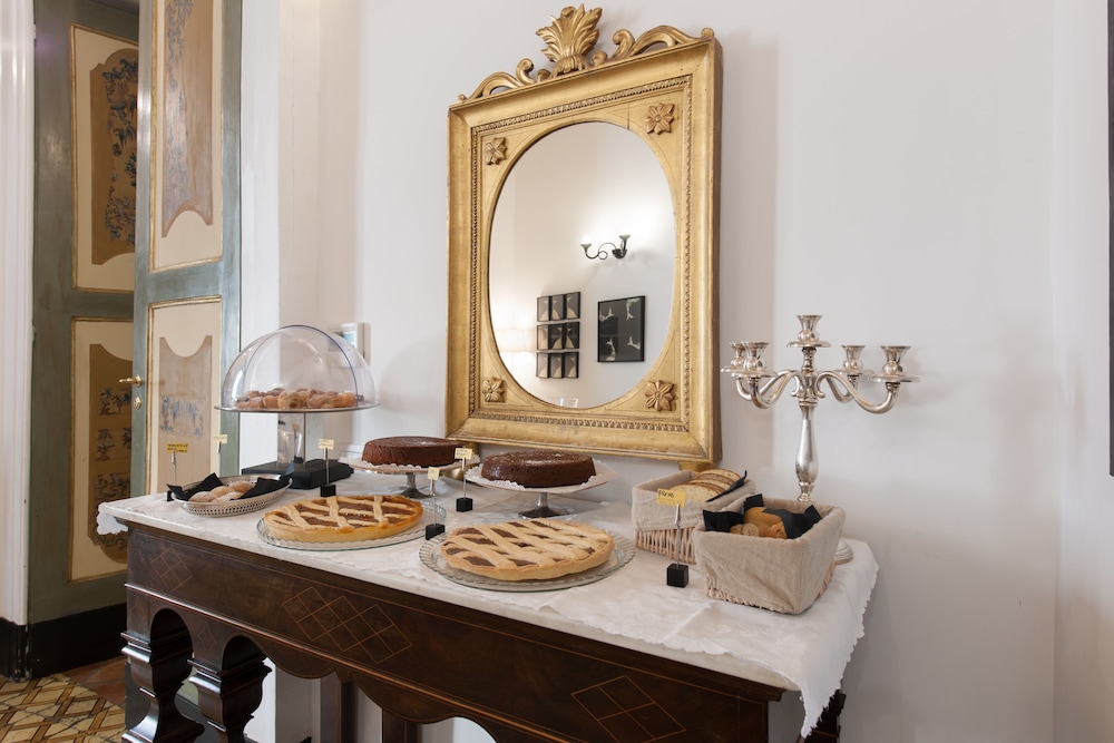 SANTA CHIARA BOUTIQUE HOTEL 72/73